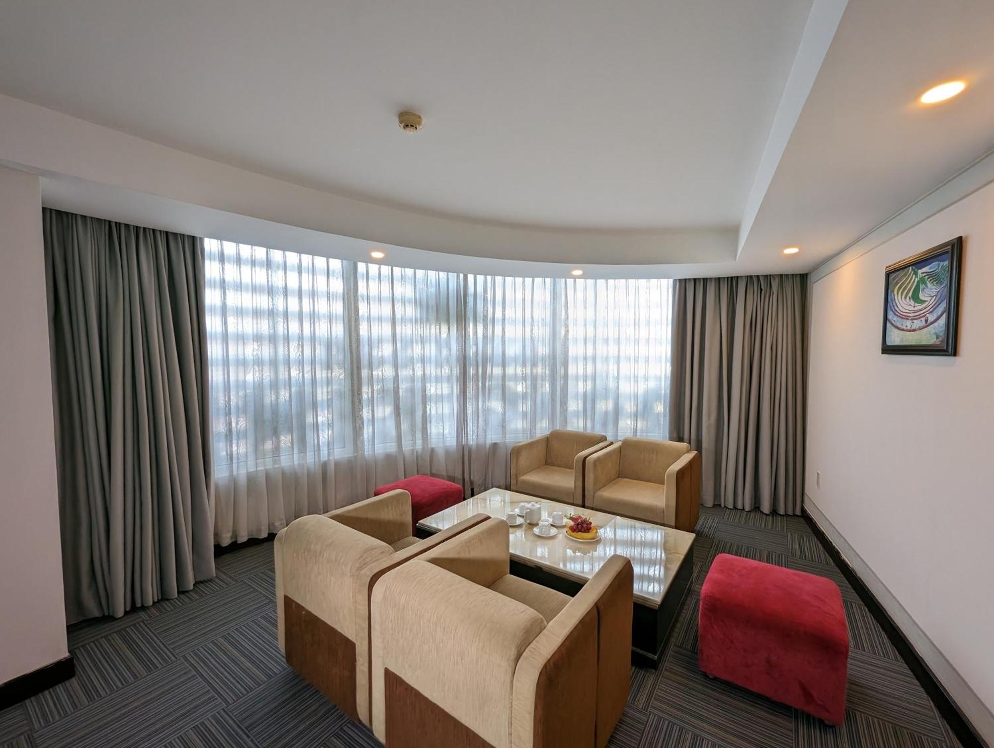 Dong Kinh Hotel Ho Şi Min Exterior foto